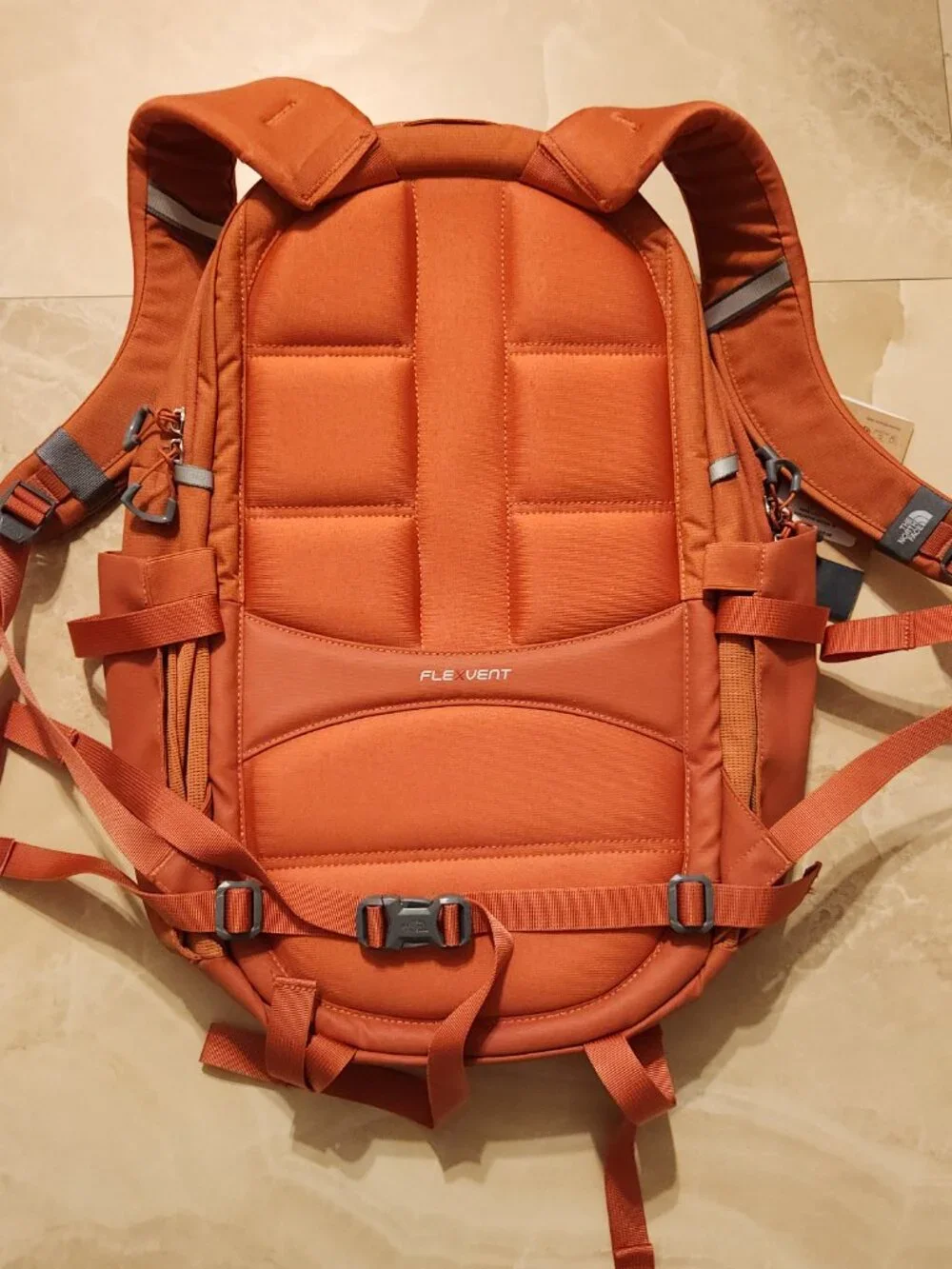 THE NORTH FACE Women's Backpack Recon 30 Liter, Mars Dust Dark